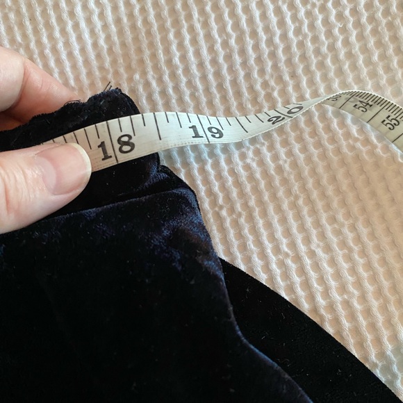 NWOT Handmade black crushed velvet fully lined a-line skirt. Size 8 to 10. - Picture 12 of 17